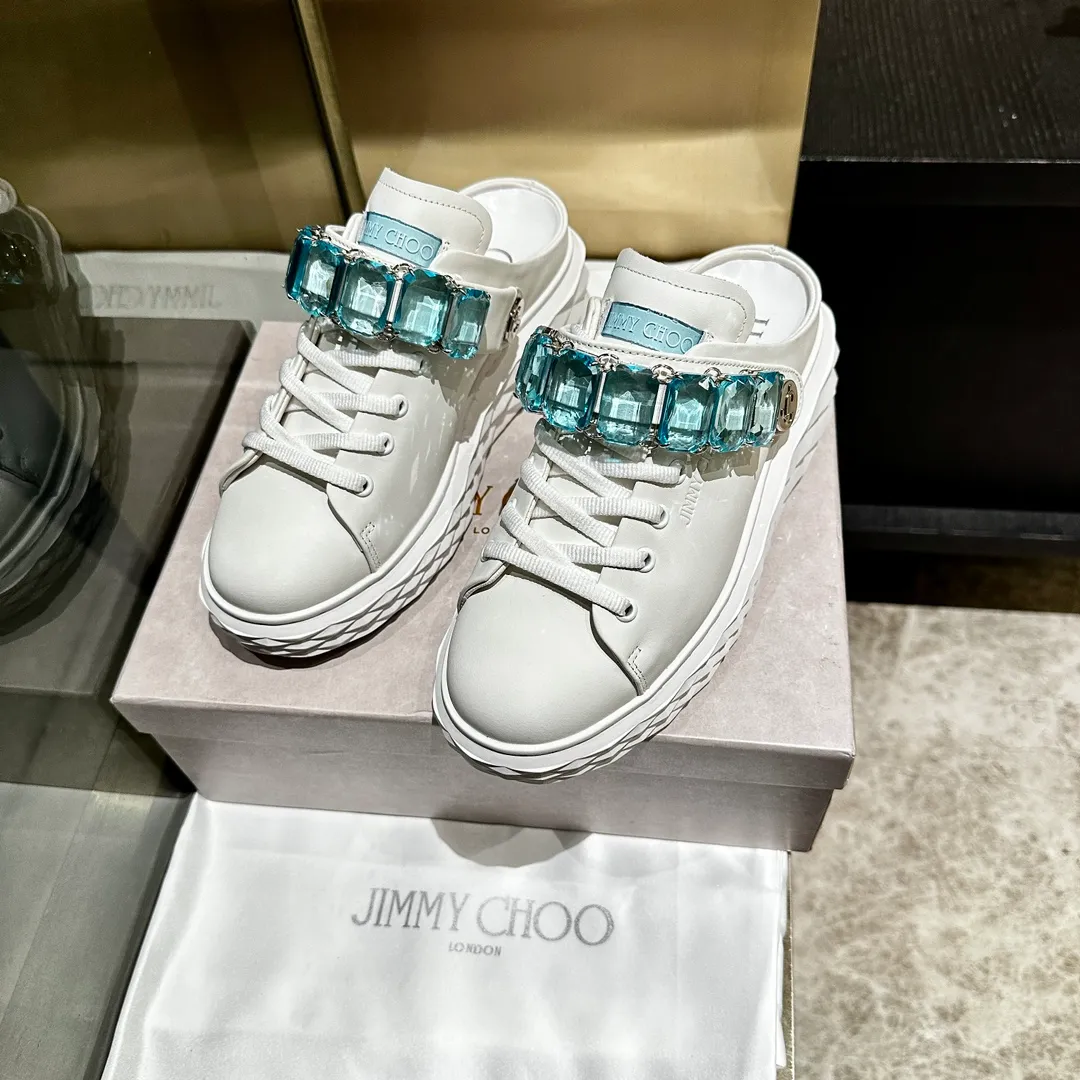👟👟Ex-factory price 720👟👟 New JIMMY CHOO, exclusive sale, factory price, original large-soled casual white shoes, designed with the latest technology, strong three-dimensional effect👍Multiple technologies are integrated together, subverting fashion, super stylish! The rhinestones look great together. Purely hand-stitched diamonds, one-to-one comparison with the original version. Versatile and trendy, both salty and sweet! 2 ways to wear it! Size: 35-40